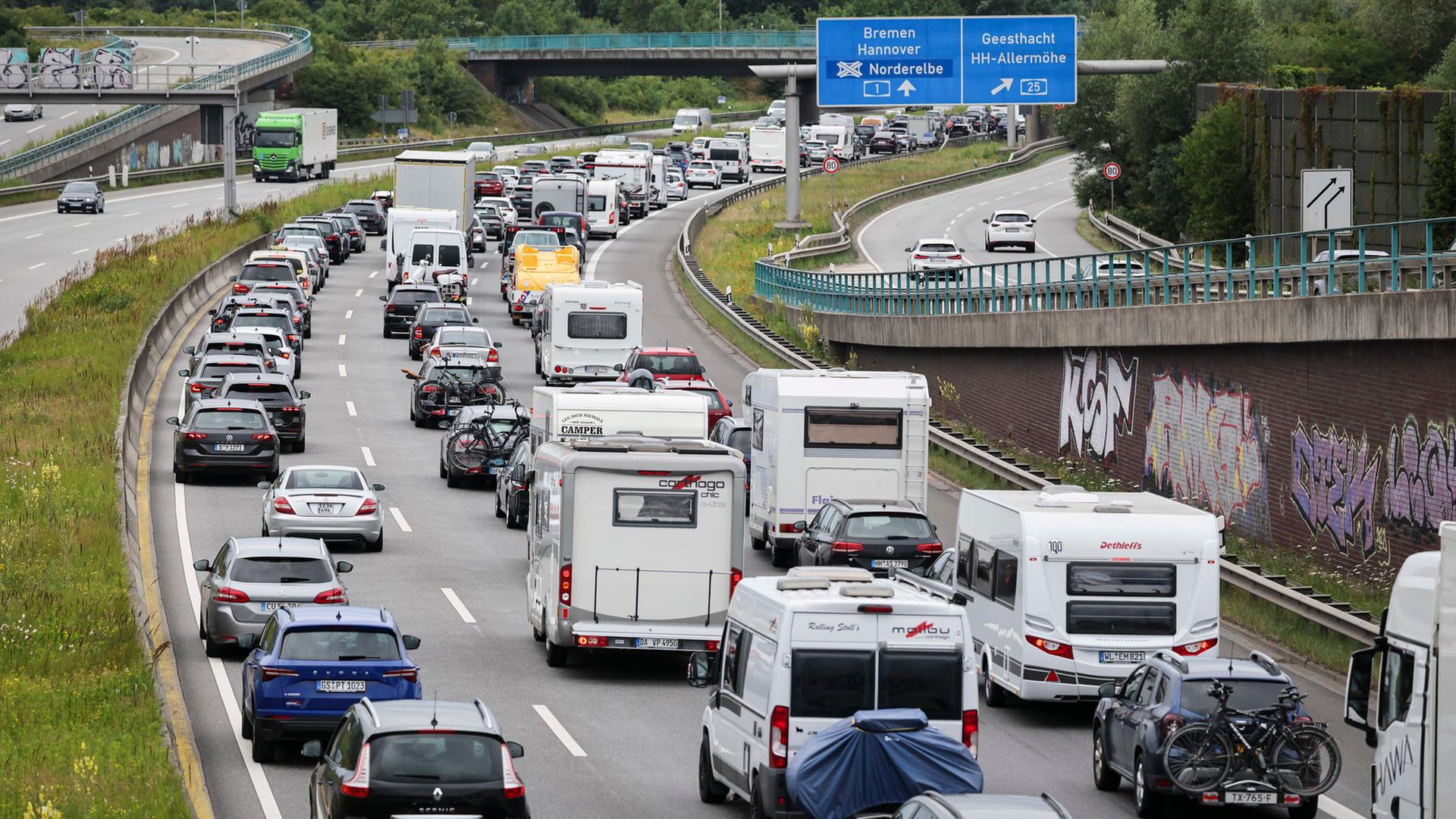 Ferien-Reisewelle: Volle Straßen im Norden erwartet