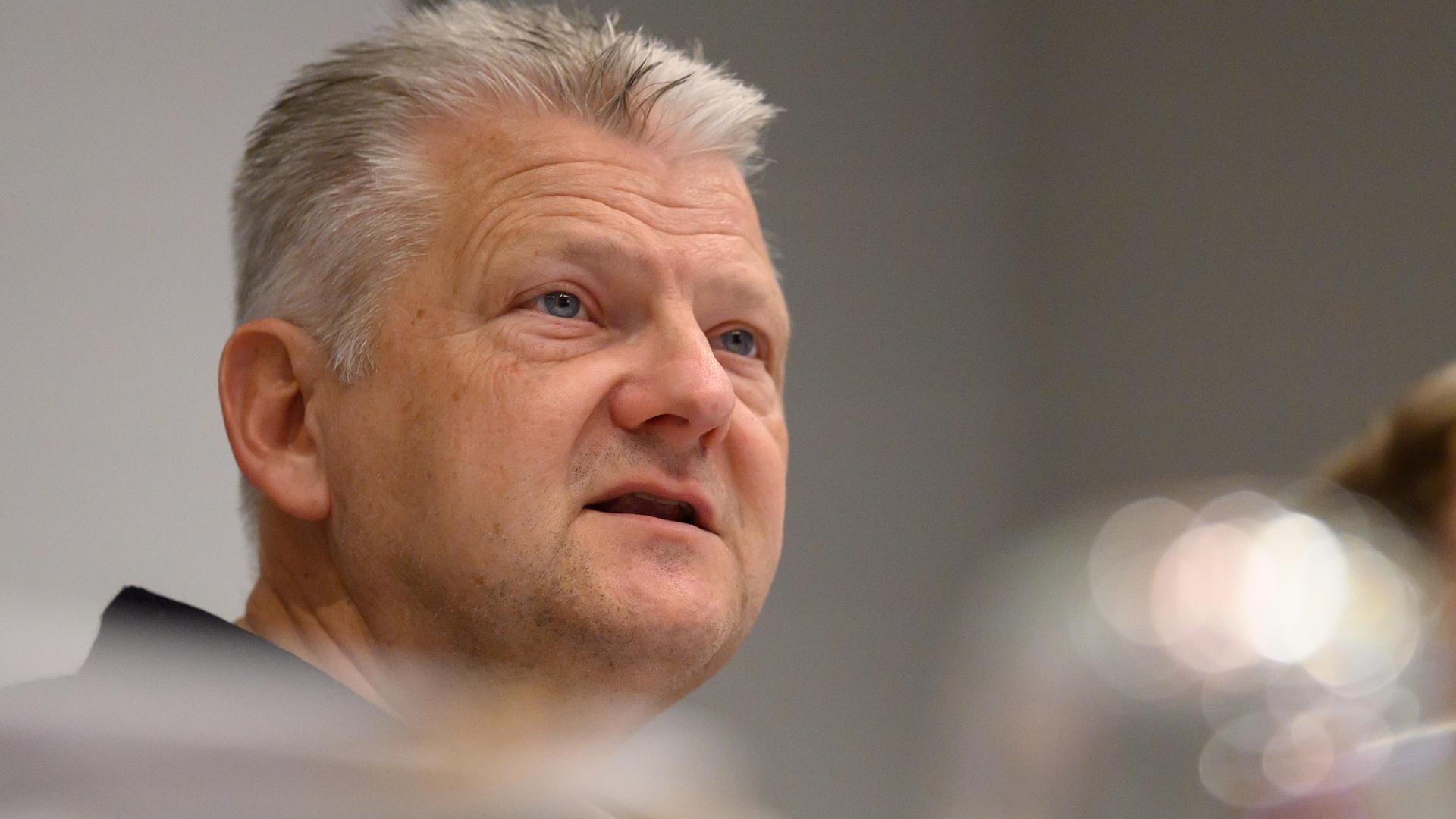 Stefan Politze, Vorsitzender der SPD-Landtagsfraktion, spricht. | picture alliance/dpa | Swen Pförtner