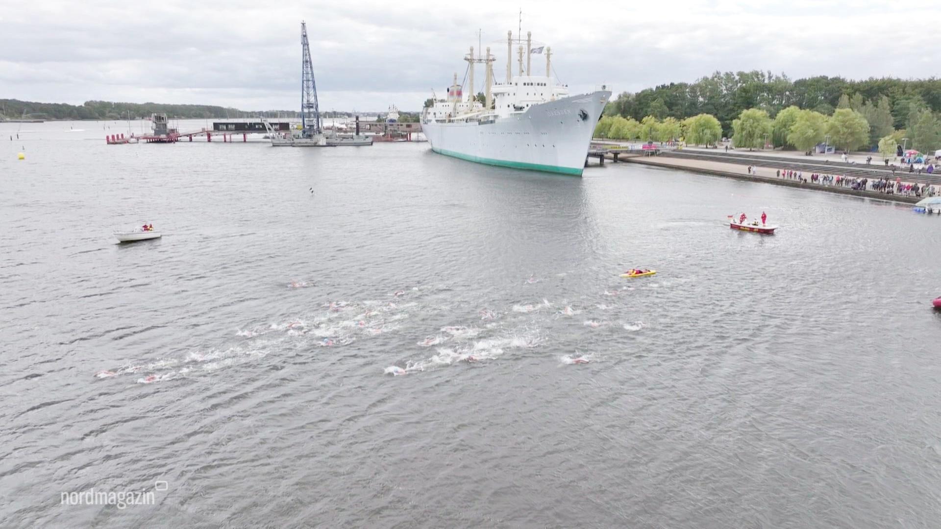Meisterschaften im Freiwasserschwimmen in Rostock gestartet