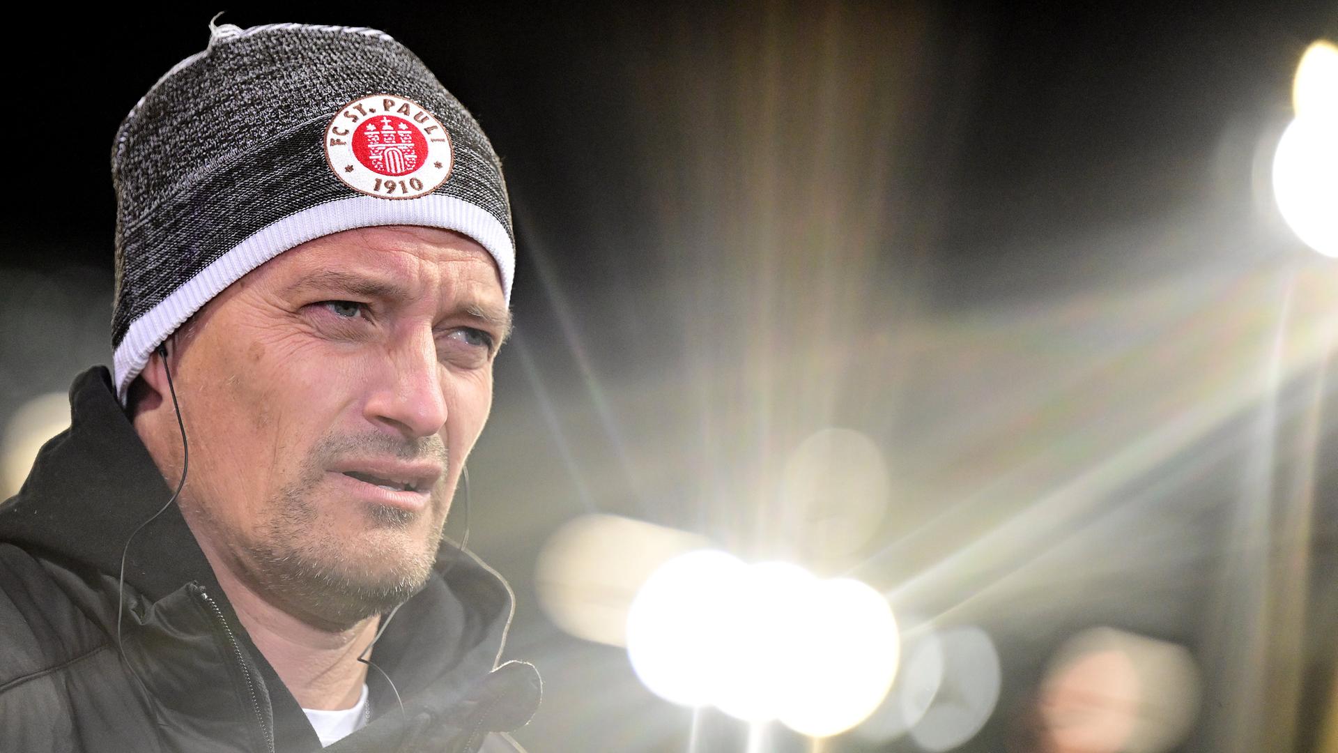 Trainer Alexander Blessin vom FC St. Pauli  | WITTERS