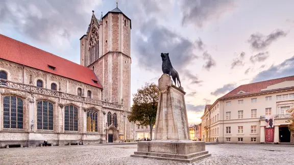 Der Braunschweiger Löwe auf dem Burgplatz. | Braunschweig Stadtmarketing GmbH, Christian Bierwagen Der Braunschweiger Löwe auf dem Burgplatz.