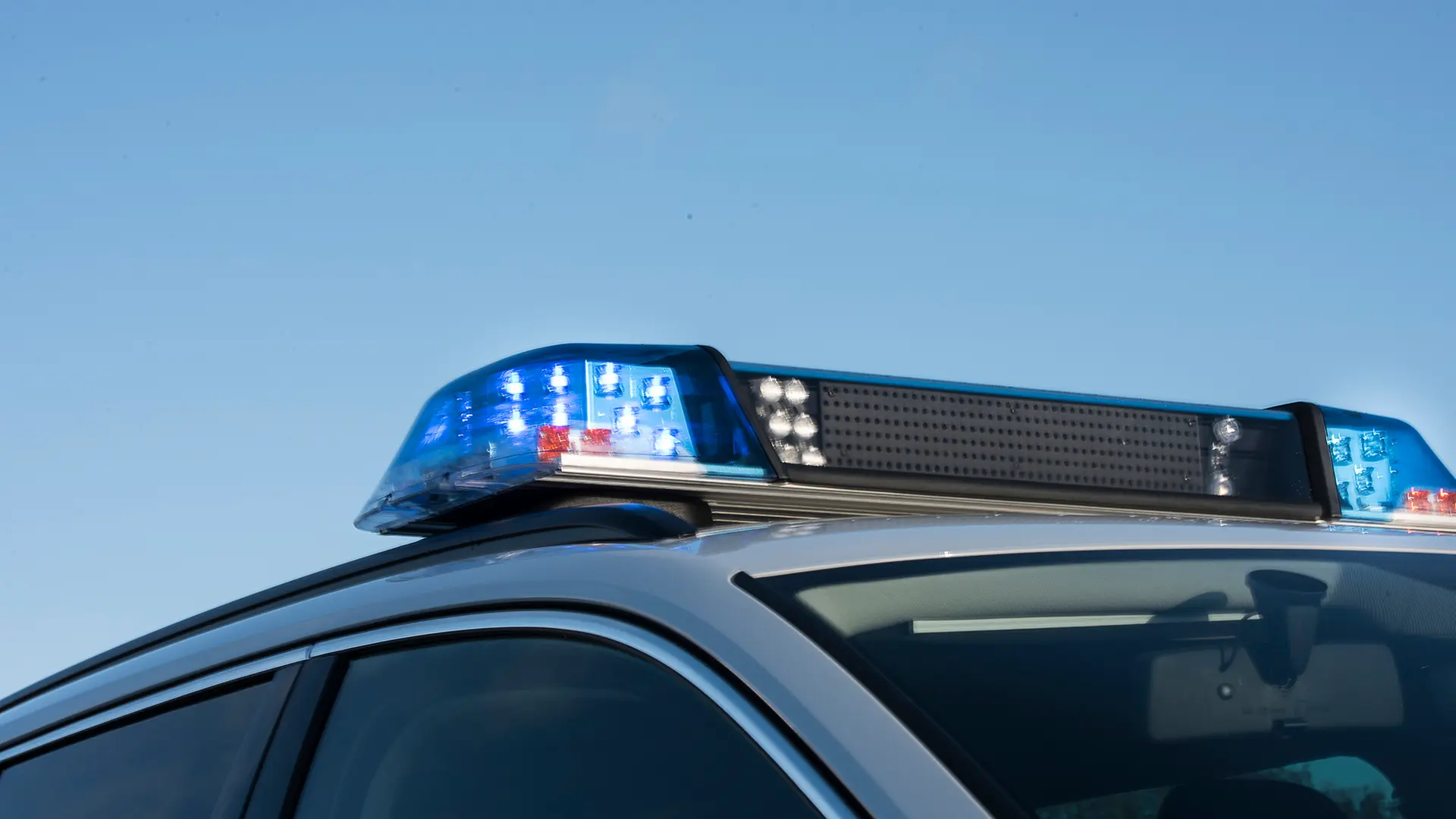 Unfall bei Großenbrode: Pkw und Wohnmobil stoßen zusammen