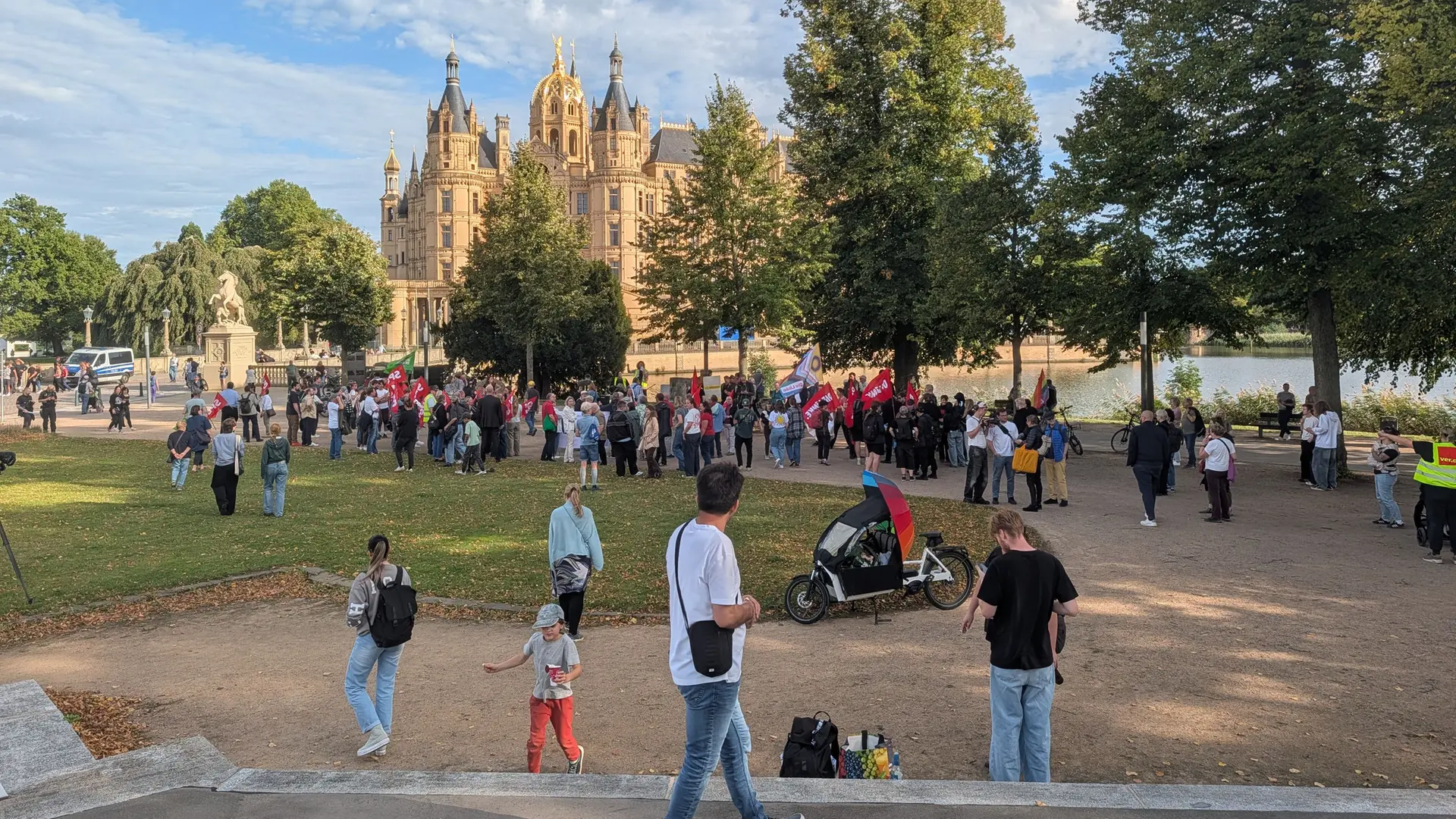 Nach Wahl in Sachsen-Anhalt: Proteste gegen die AfD