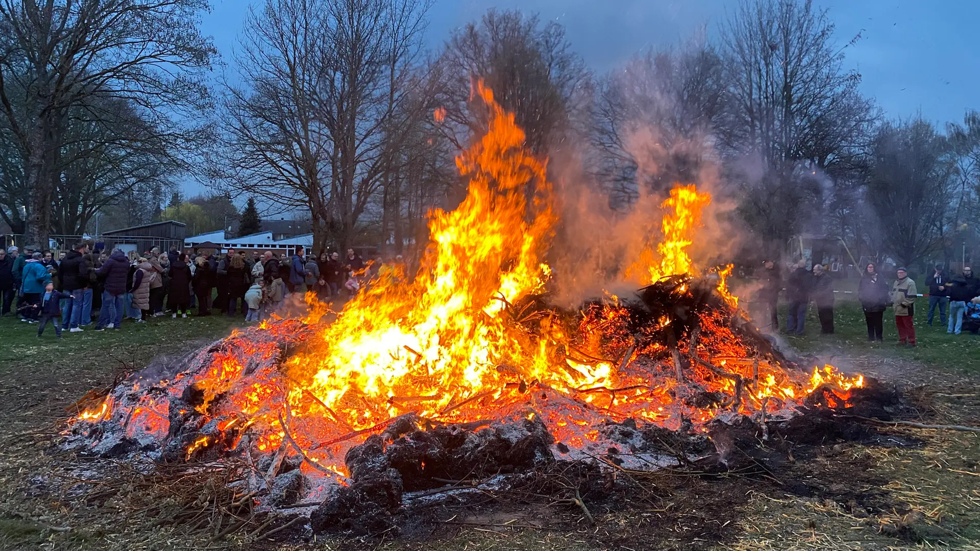 Tradition zu Ostern: Wann in Niedersachsen die Osterfeuer brennen