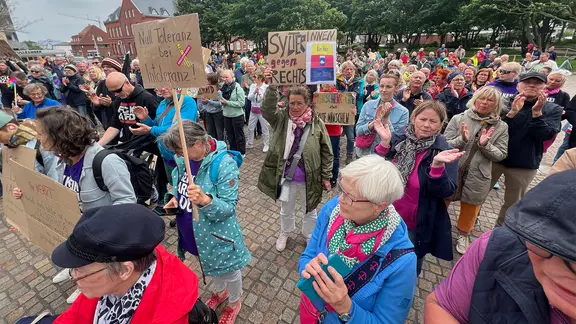 Eine Demo gegen Rechts auf Sylt.