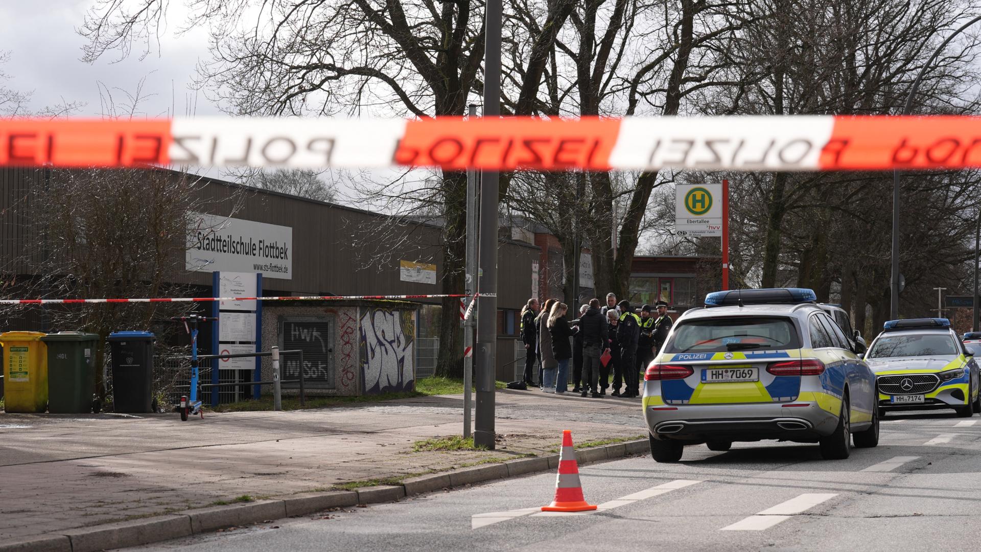 13-Jähriger an Schule mit Messer lebensgefährlich verletzt