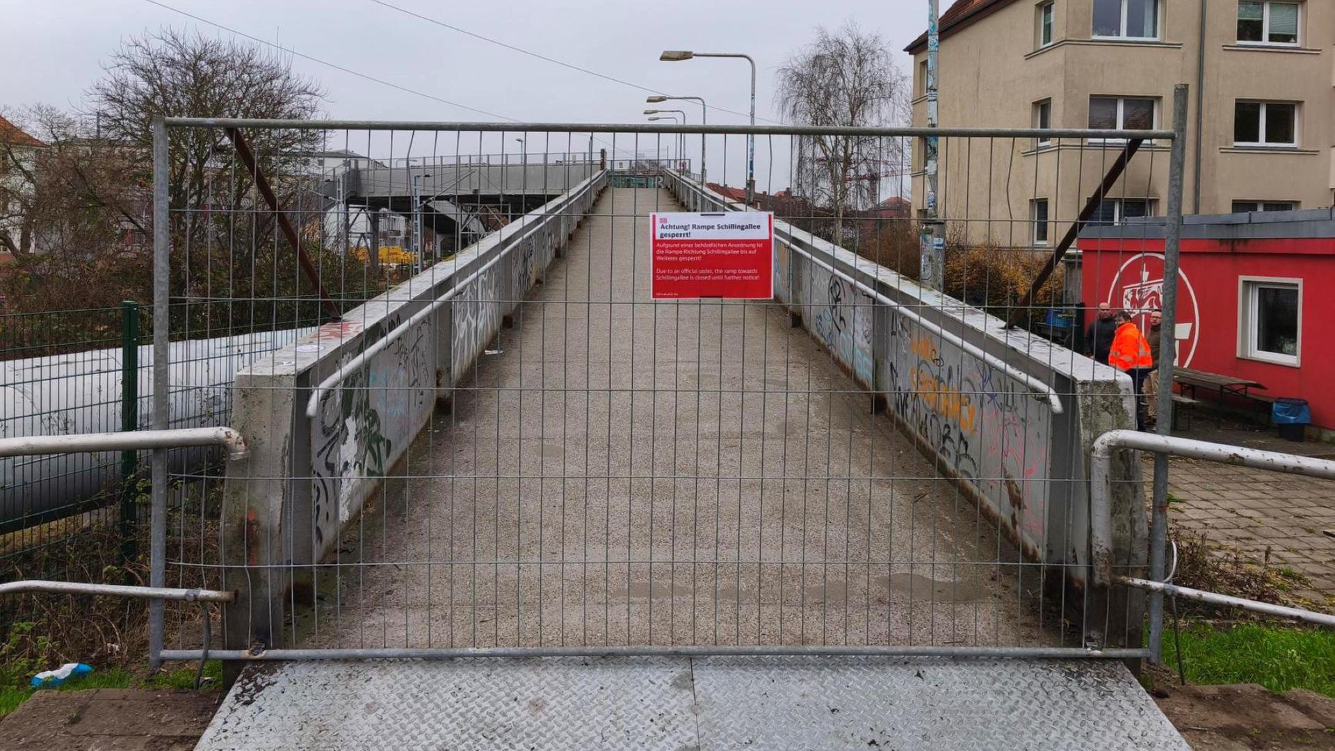 Rostock: Fußgängerbrücke über Bahn an Schillingallee gesperrt