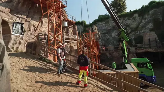Baustelle auf der Bühne der Karl May Spiele