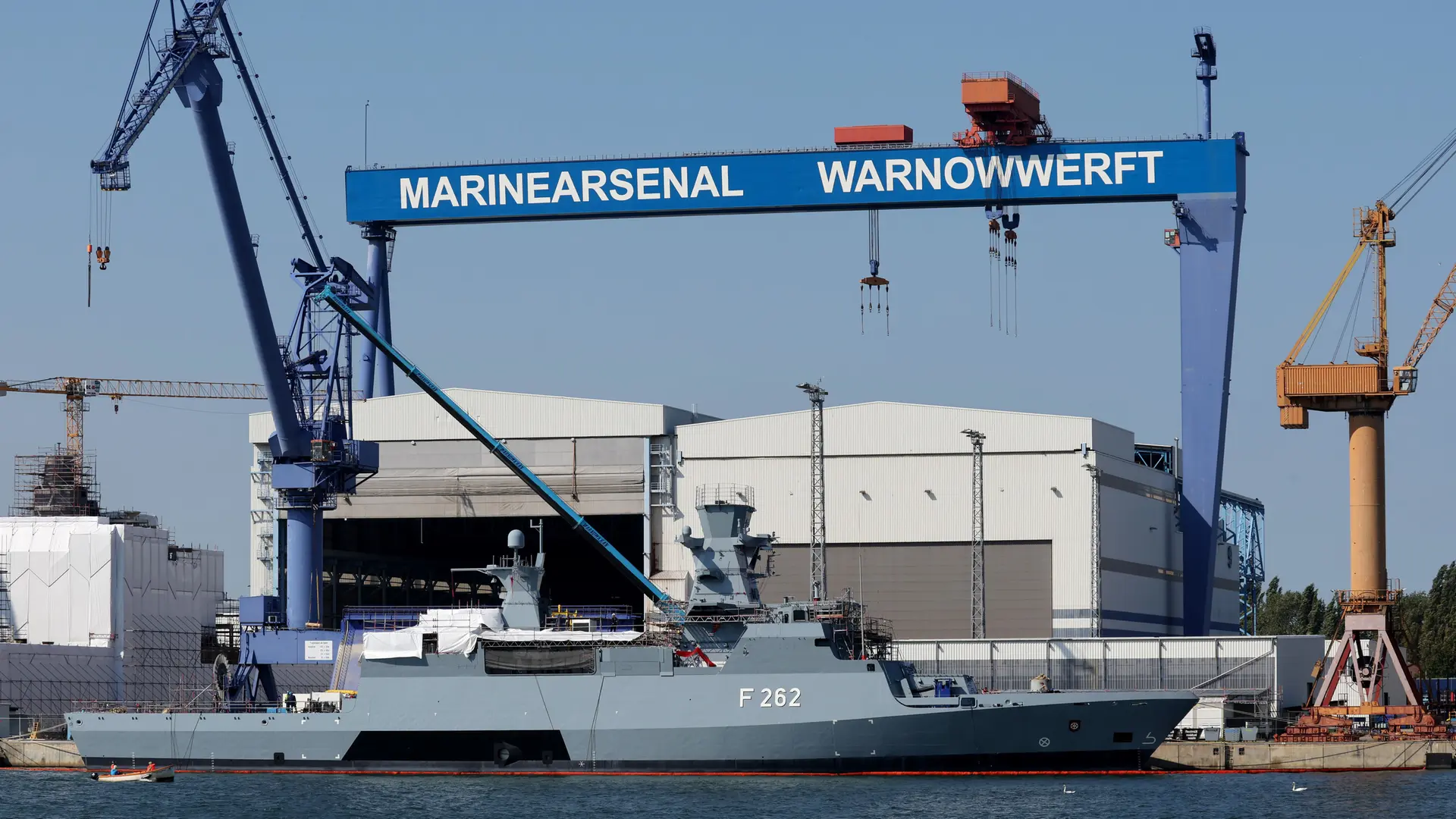 Marinearsenal Rostock spart Millionen bei Schiffsreparaturen