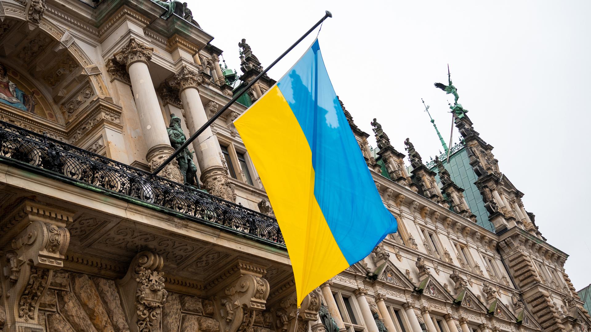 Vierter Jahrestag: Hamburg zeigt Solidarität mit der Ukraine