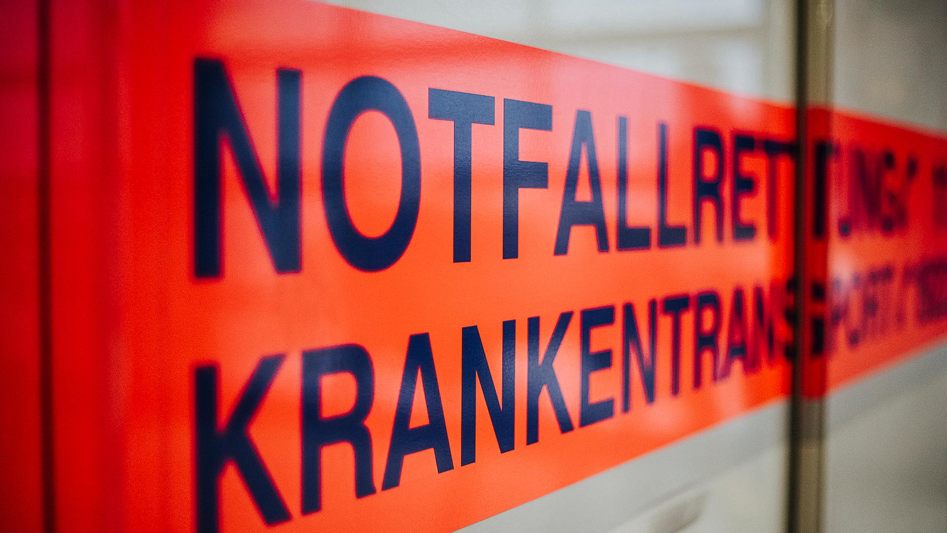 Schwerverletzte nach Unfall in Rostock: Frau von Auto überrollt