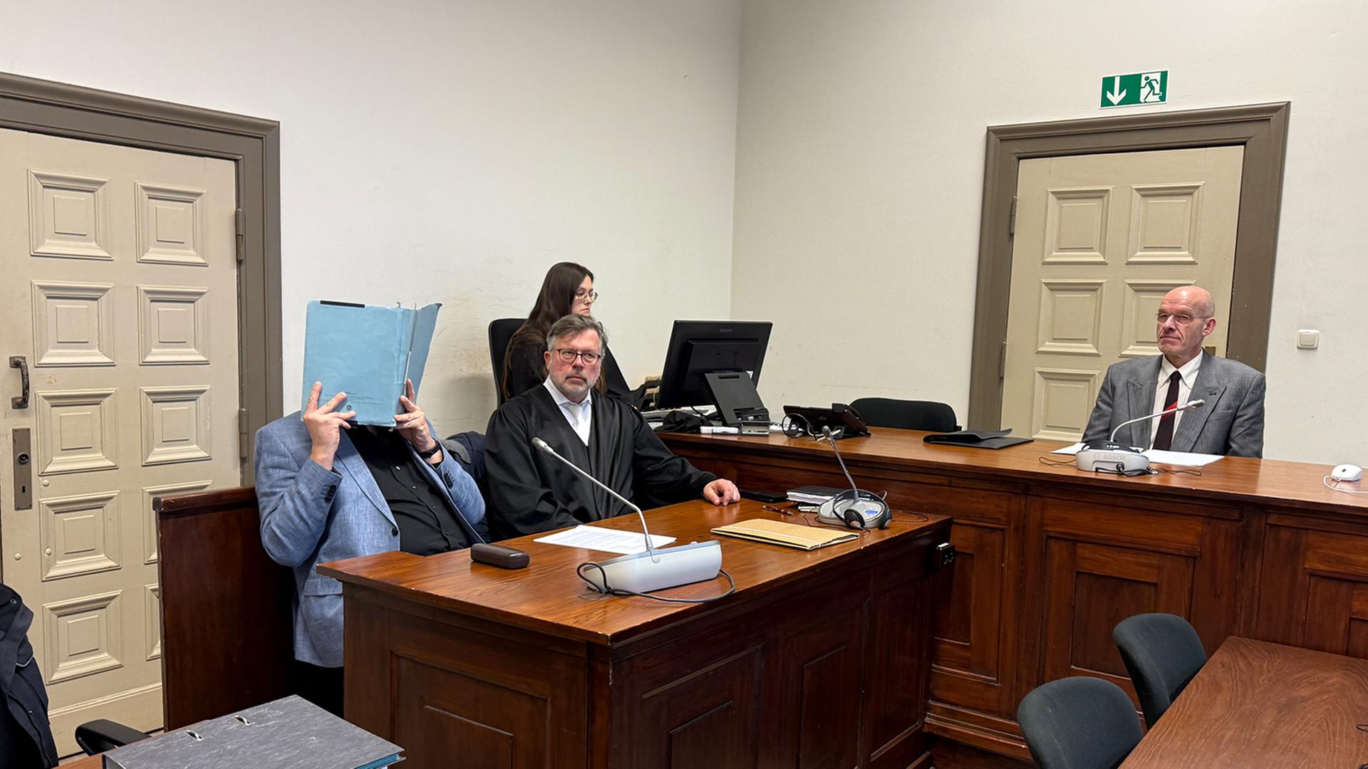 Nachbar im Treppenhaus erstochen: Prozessbeginn in Hamburg