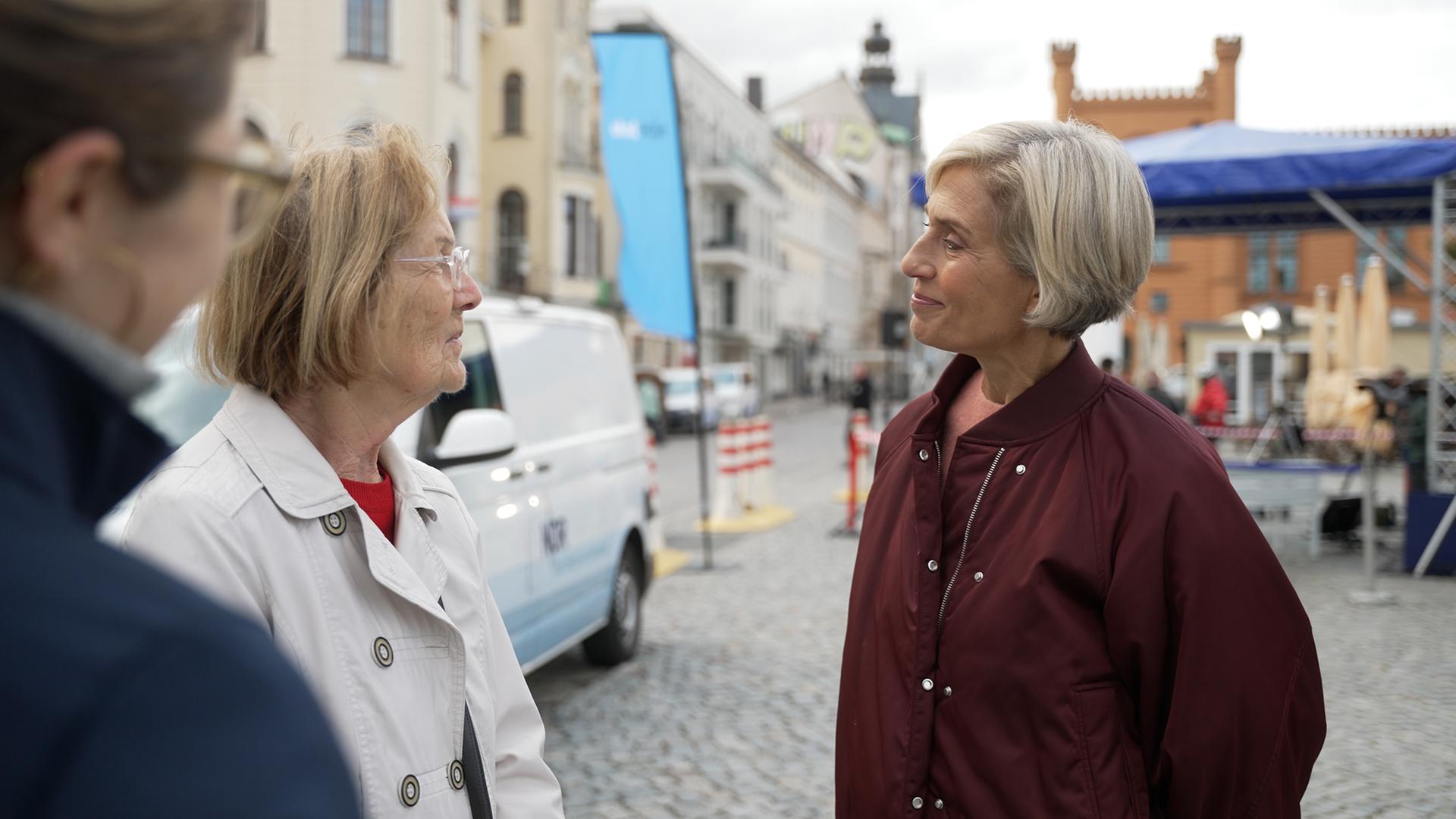 NDR Info live vor Ort in Schwerin: Was bewegt die Menschen vor der Wahl?