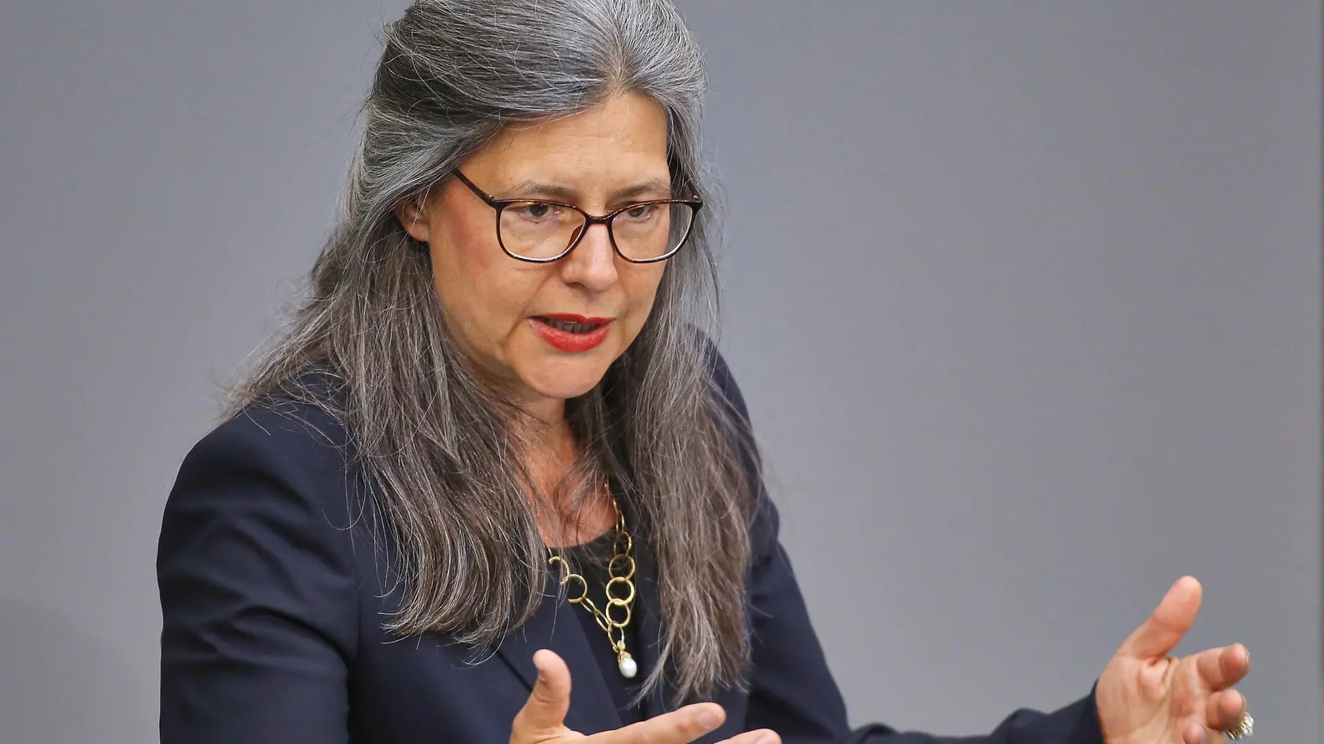 SPD-Politikerin Scheer: Es darf keine Verknappung beim Sprit geben