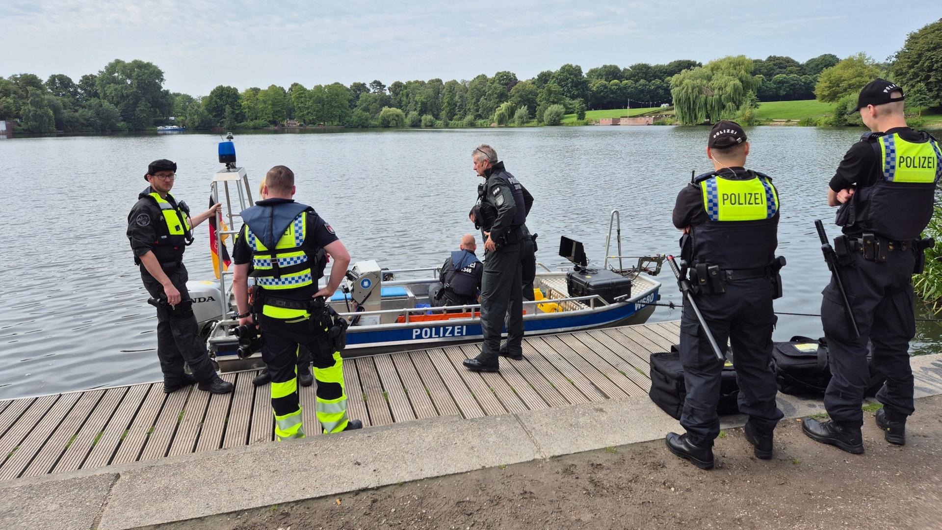 Vermisster Jugendlicher im Hamburger Stadtparksee tot geborgen