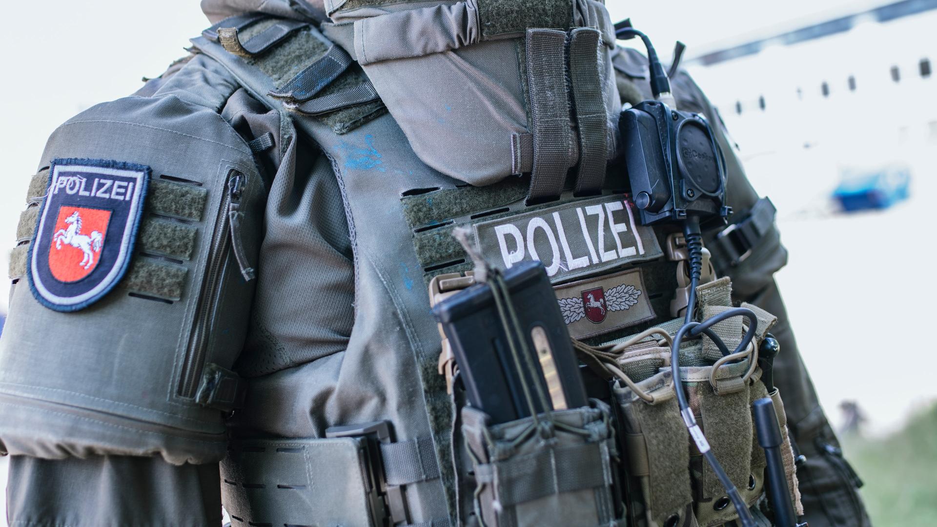 Die Schutzausrüstung des Spezialeinsatzkommandos. | NDR, Julius Matuschik