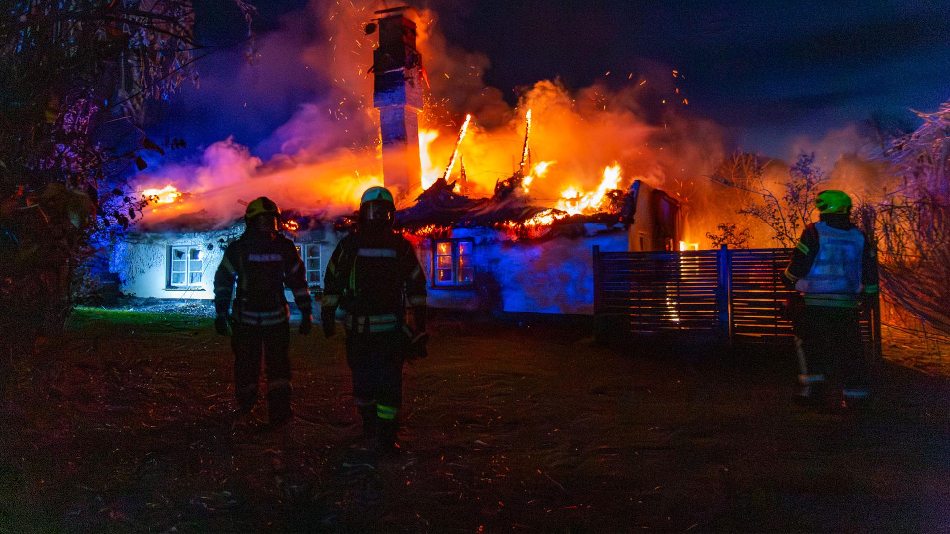 Feuer: Reetdachhaus bei Glücksburg zerstört