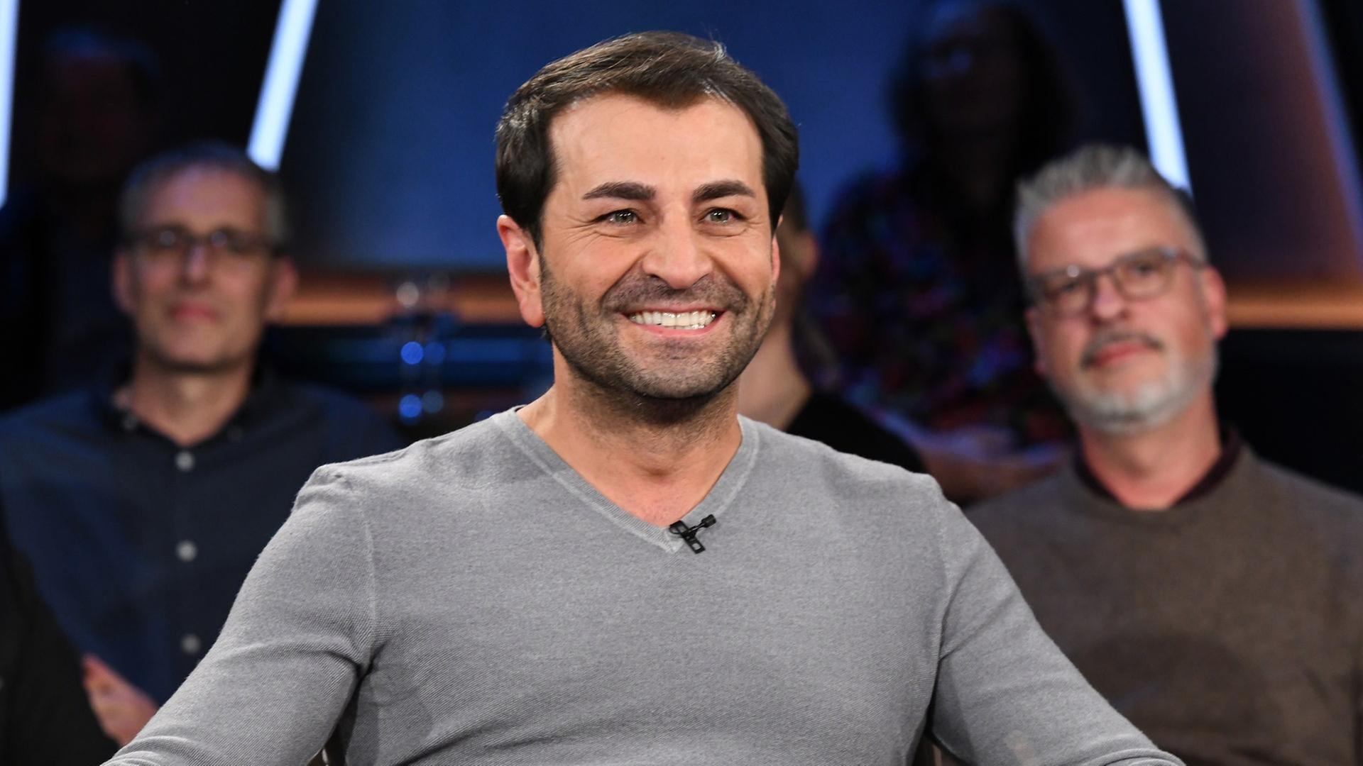 Der Koch Ali Güngörmüs ist zu Gast in der NDR Talk Show am 7. Oktober 2022. | NDR Fernsehen/Uwe Ernst, Uwe Ernst