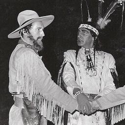 Hans Joachim Killburger als Old Shatterhand und Hans-Jürgen Stumpf als Winnetou bei den Winnetou-Festspielen 1952 in Bad Segeberg.