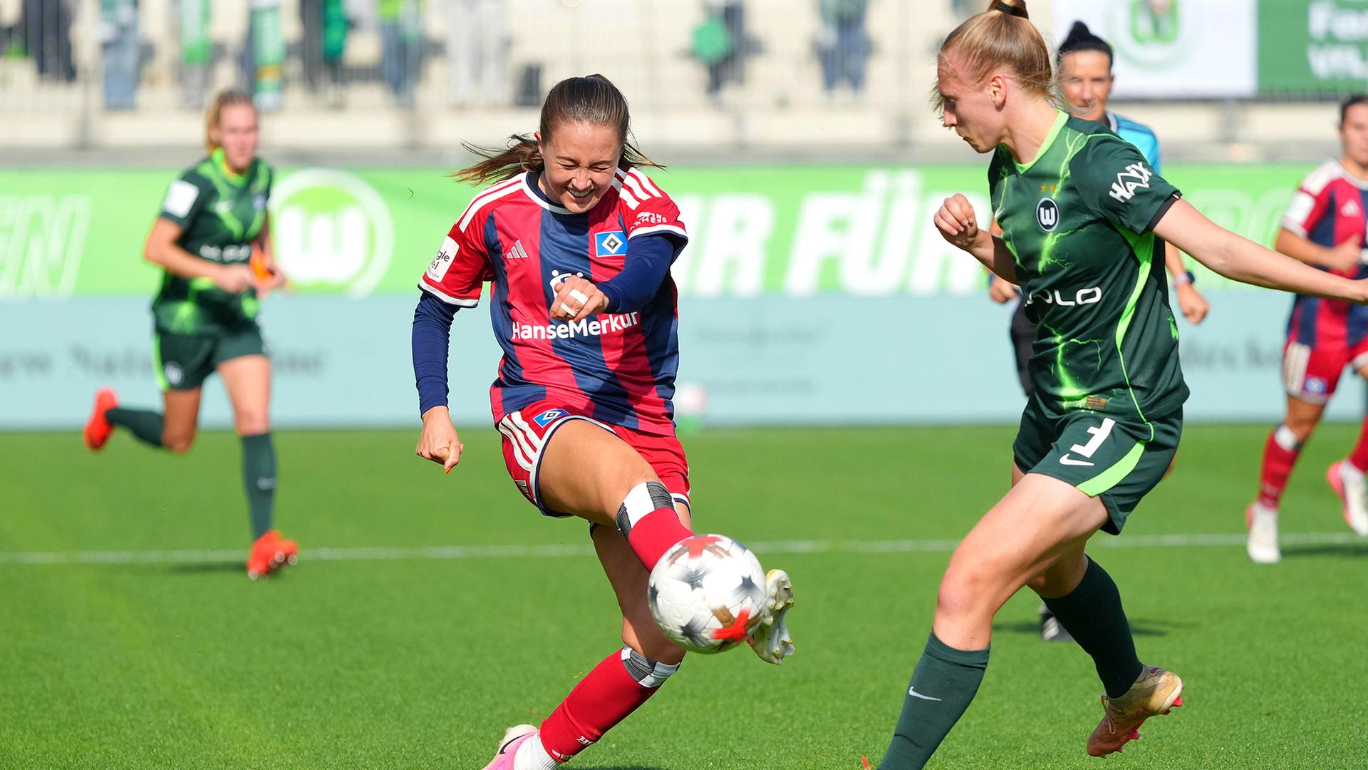 Spielszene Wolfsburg - HSV | Witters