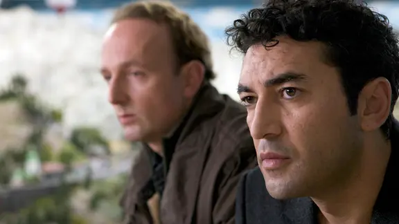 v.l.: Uwe Kohnau (Peter Jordan) und Cenk Batu (Mehmet Kurtulus).