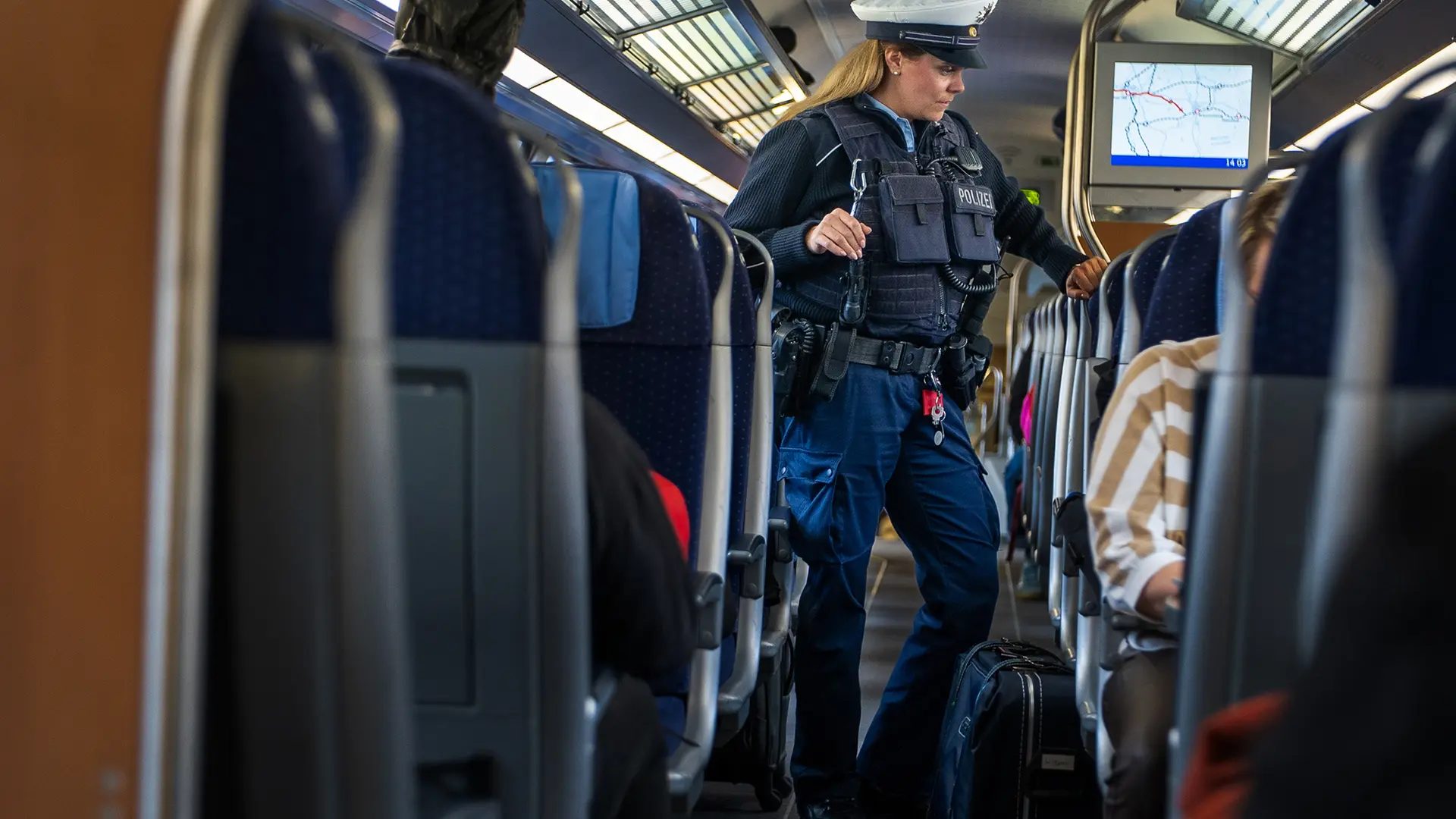 Rostock: Bundespolizei stellt Mann mit Schreckschusspistole Rostock: Bundespolizei stellt Mann mit Schreckschusspistole