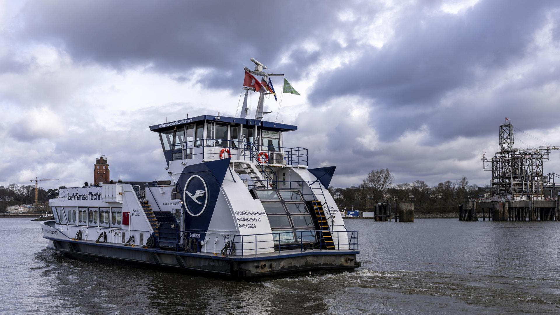 Ausfall von Hafenfähren: Pendler in Finkenwerder sauer