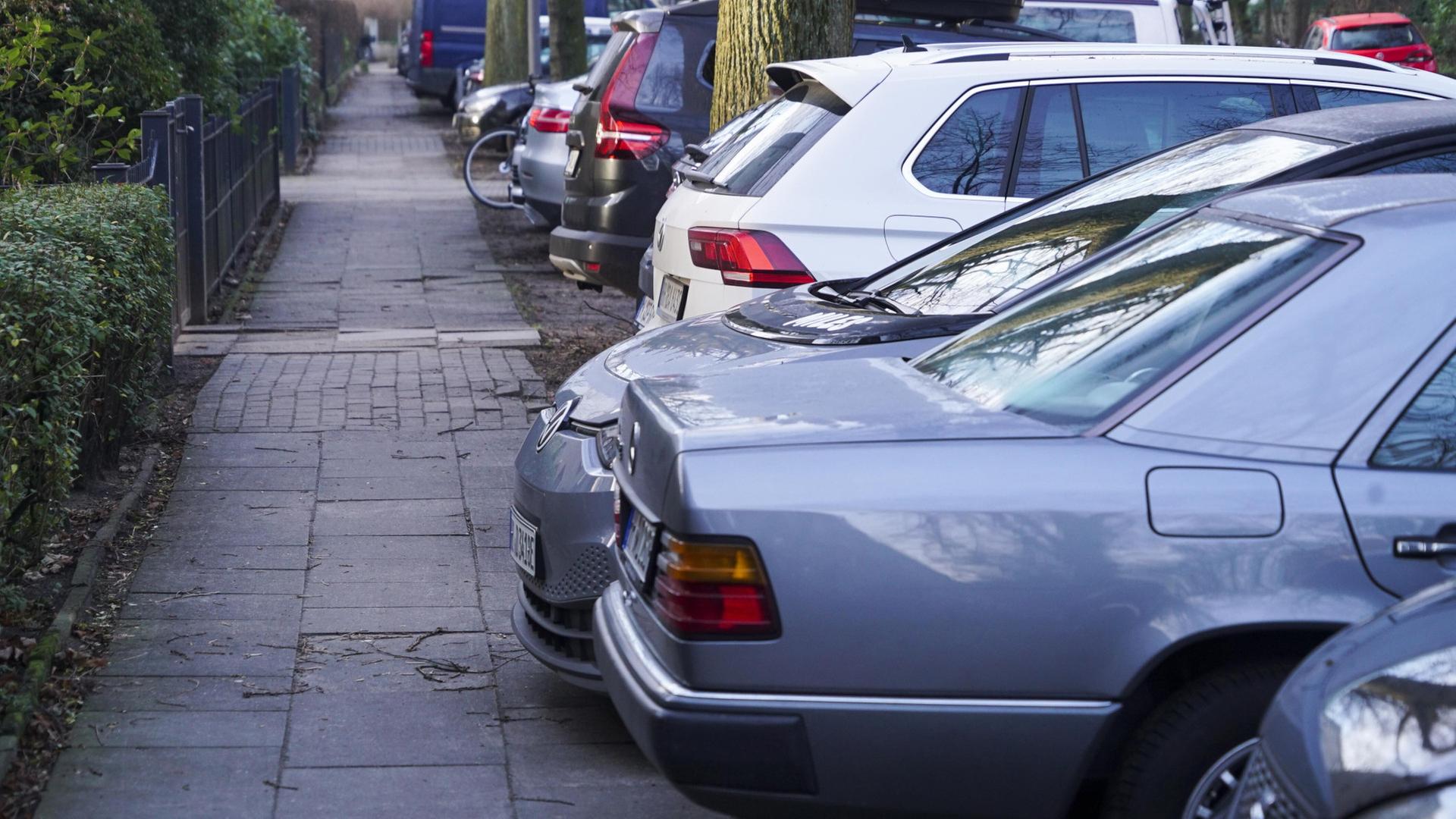 Zwischenbilanz in Hamburg: Weniger Parkplatz-Abbau als geplant