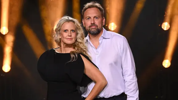 Barbara Schöneberger und Steven Gätjen sind die Moderatoren der NDR Talk Show am 24. Juli 2026.