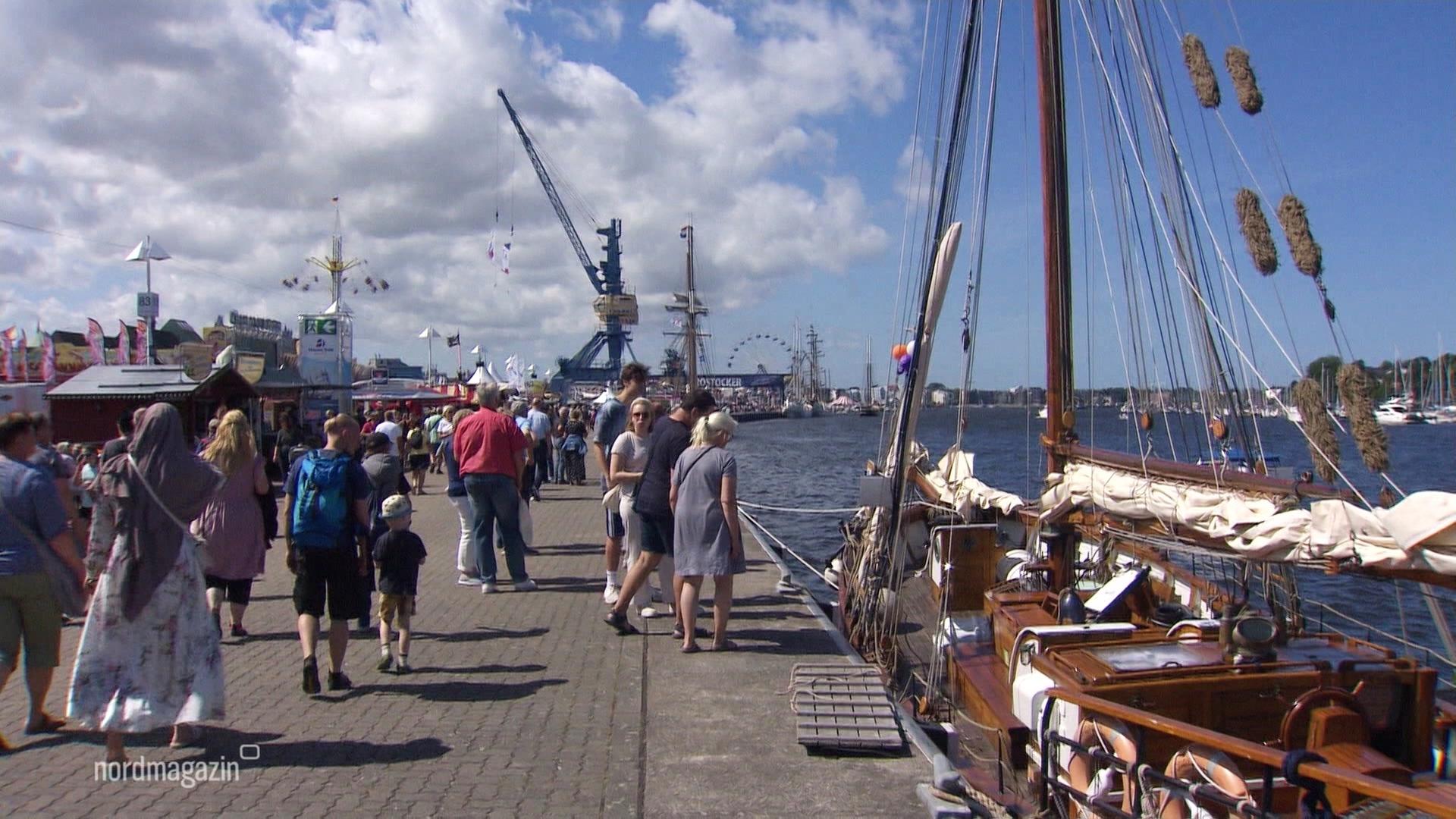 Rostock bereitet sich auf die 34. Hanse Sail vor
