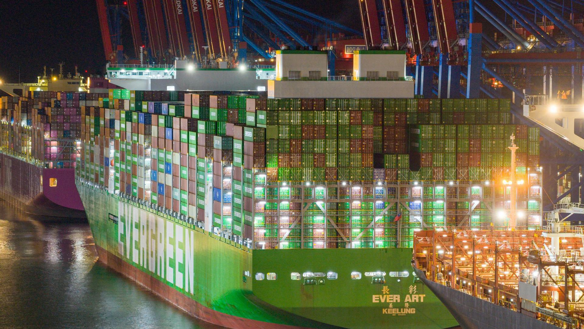 Warnstreik im Hamburger Hafen: Auswirkungen auf Schiffsabfertigungen
