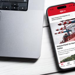 Ein Smartphone mit der NDR Hamburg App
