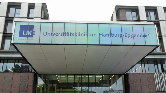 Eingang des UKE in Hamburg