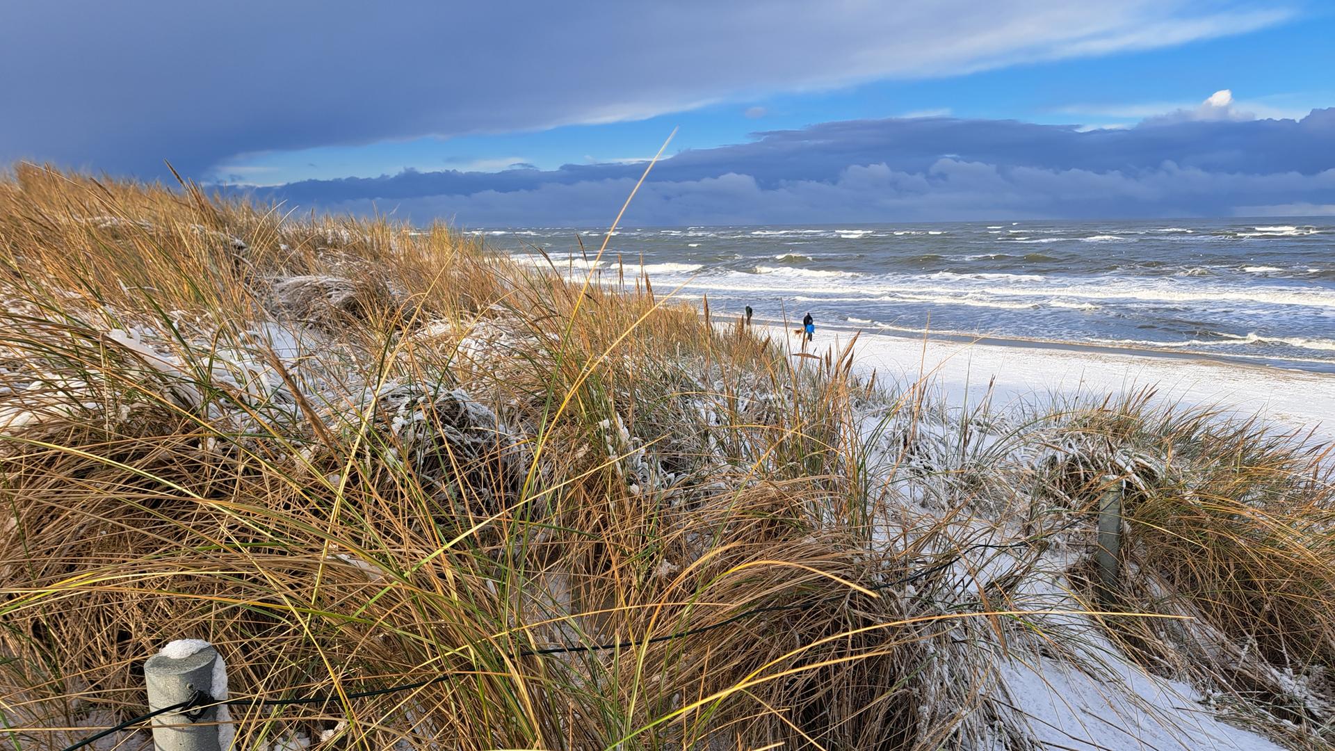 schneebedeckter Strand auf Langeoog | NDR, Birgit Stamerjohanns