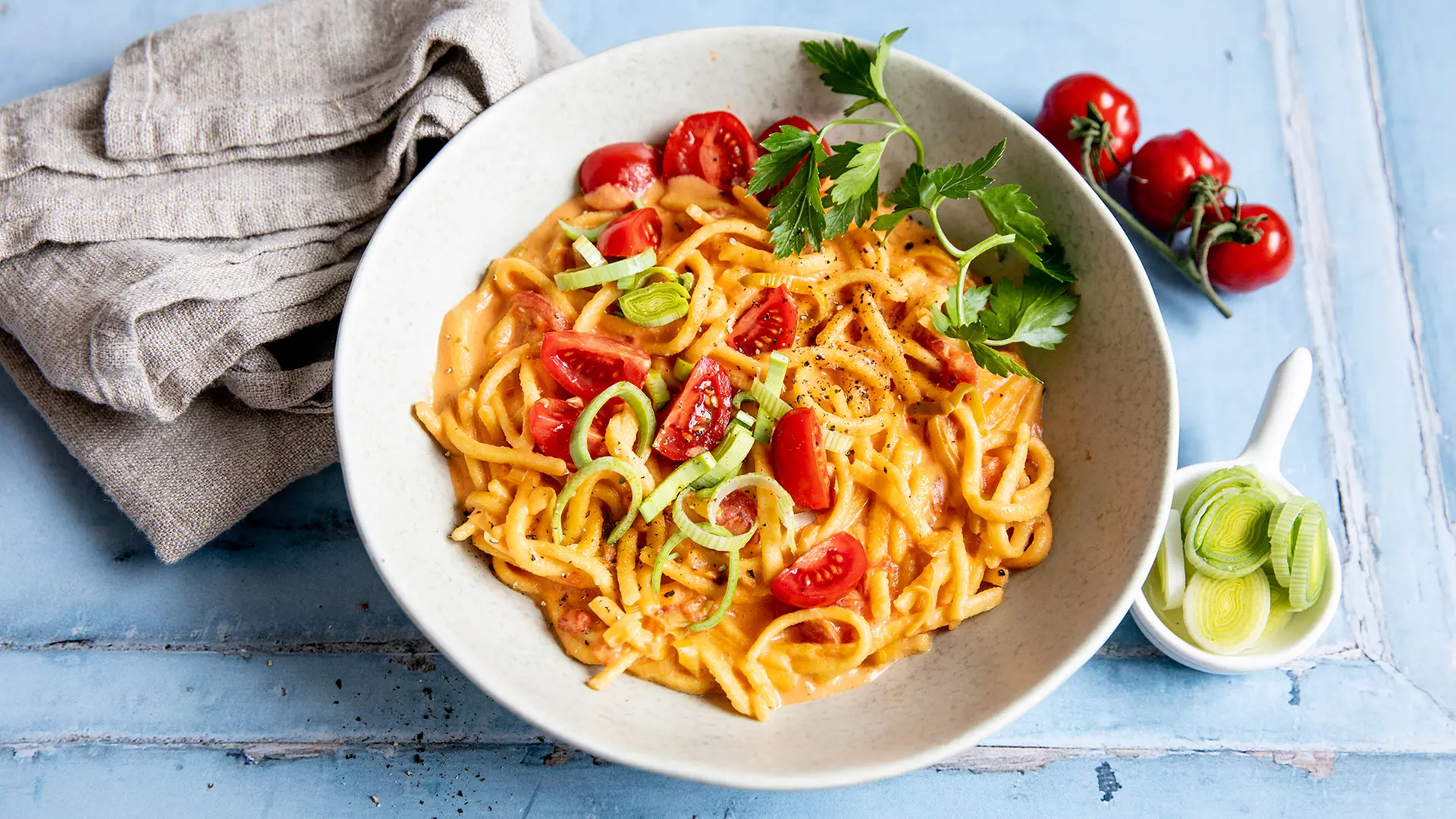 Spätzle-Topf mit Tomaten und Lauch | ndr.de