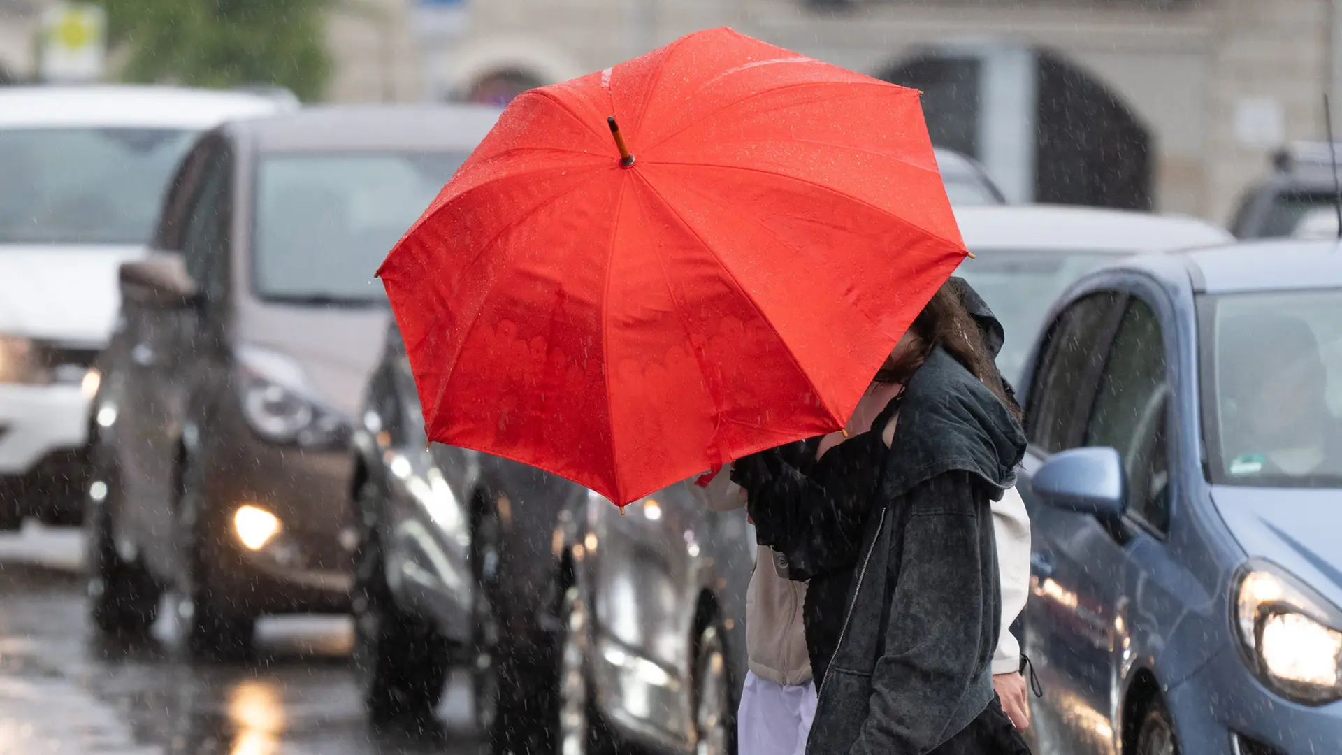 Unwetterwarnung: In Teilen von MV ergiebiger Starkregen erwartet - viel Regen auch in SH und Niedersachsen
