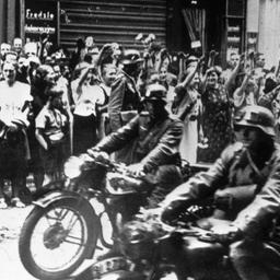 Deutsche Truppen besetzen im September 1939 die polnische Stadt Posen.