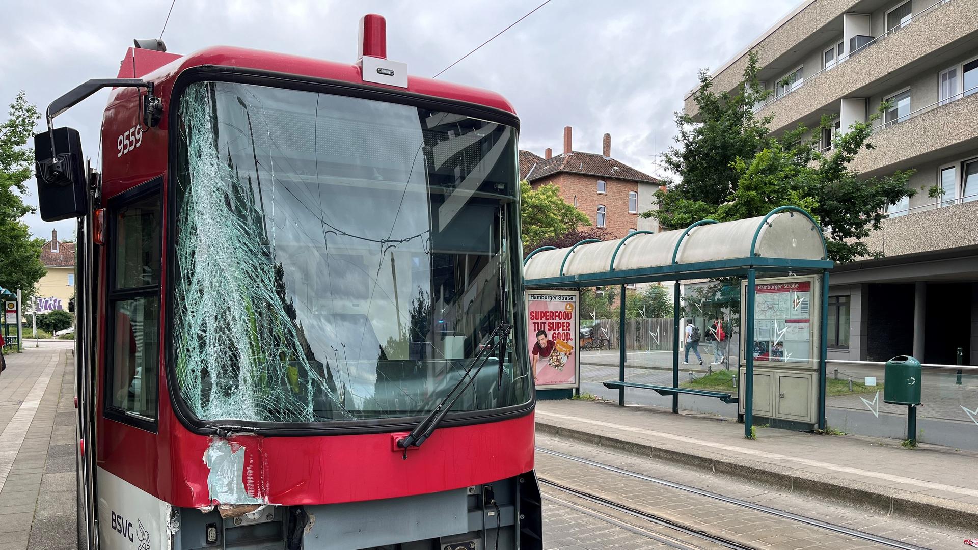 Fußgänger in Schwerin von Straßenbahn erfasst