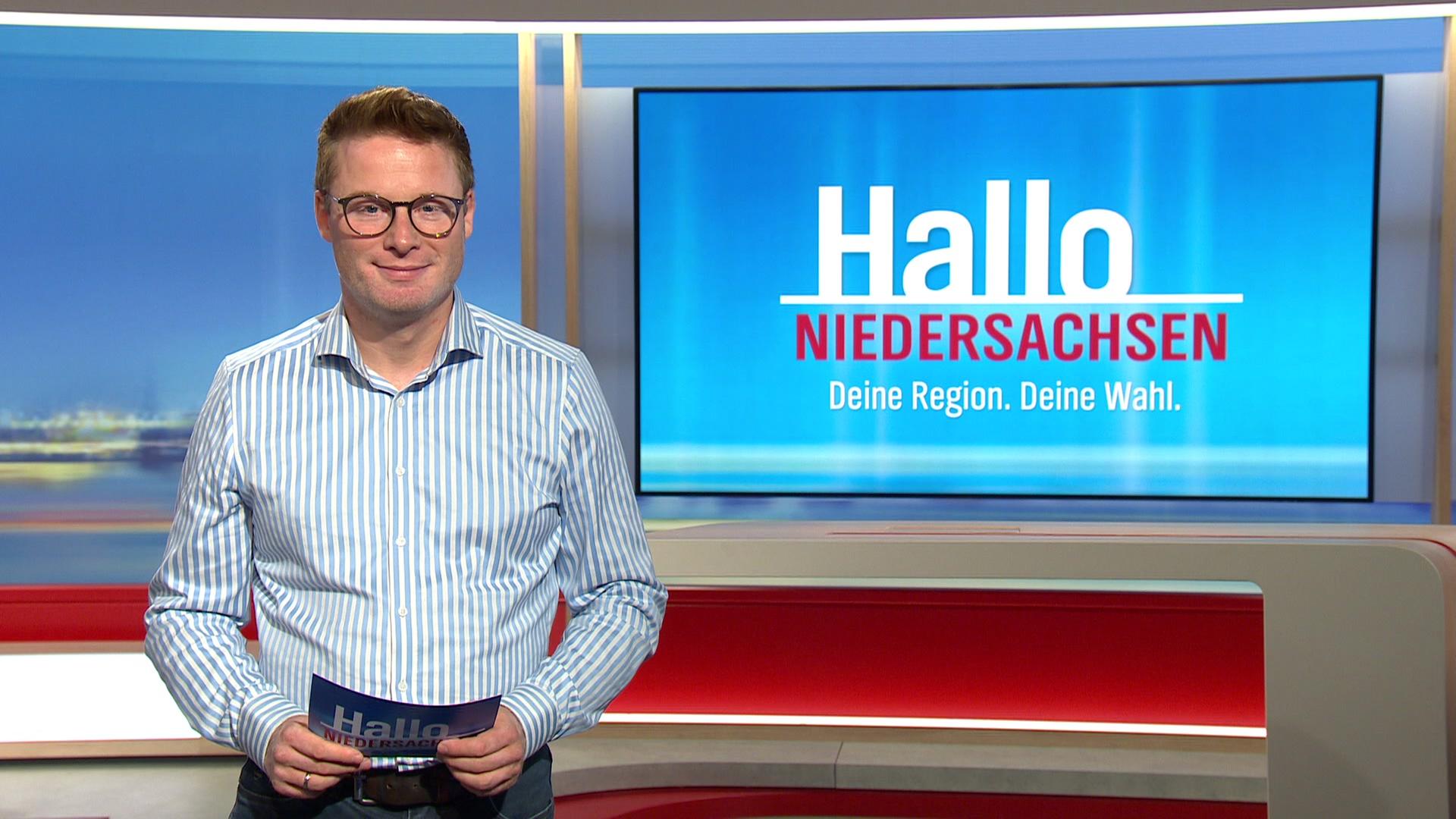 NDR Moderator Bertil Starke im Studio von Hallo Niedersachsen Deine Region. Deine Wahl. | NDR