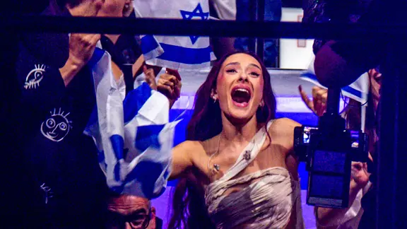 Eden Golan, die für Israel startet, jubelt nach dem Erreichen des Finales