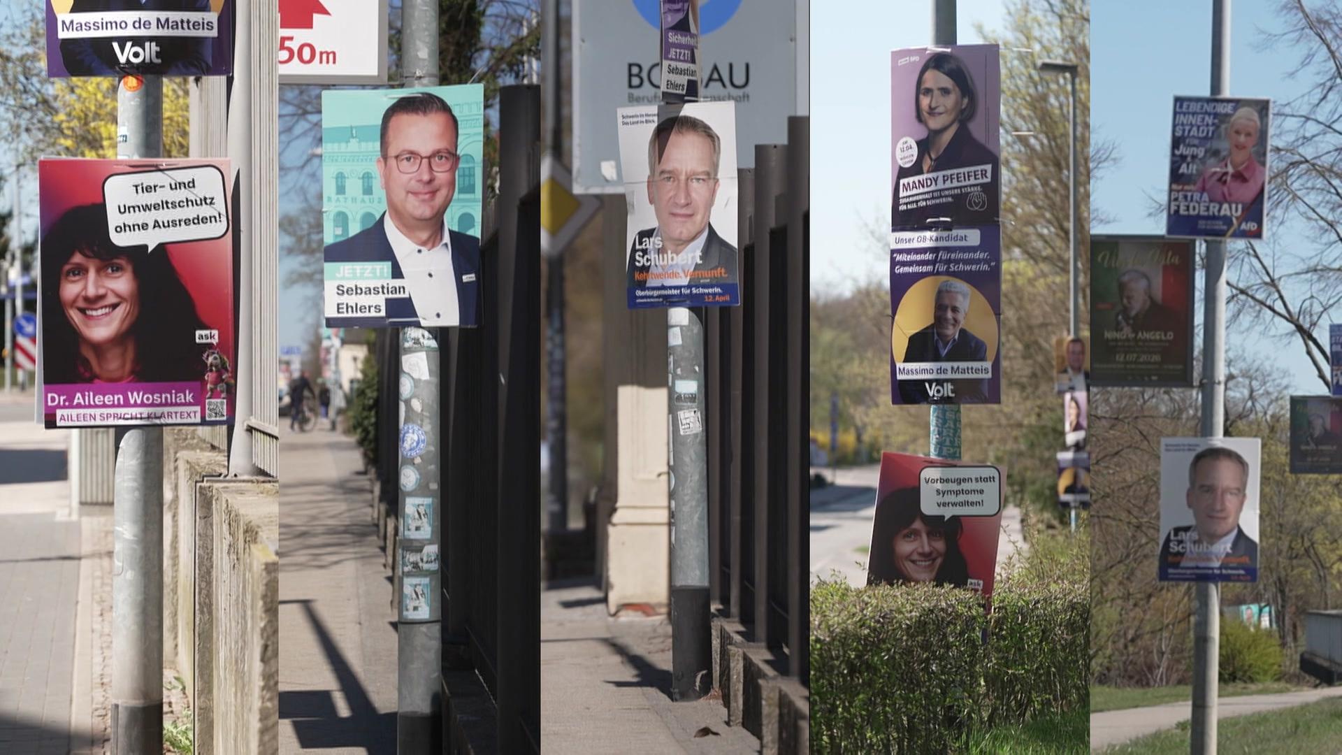 Wahlplakate hängen in der Schweriner Innenstadt. (Collage/NDR) | Screenshot/NDR