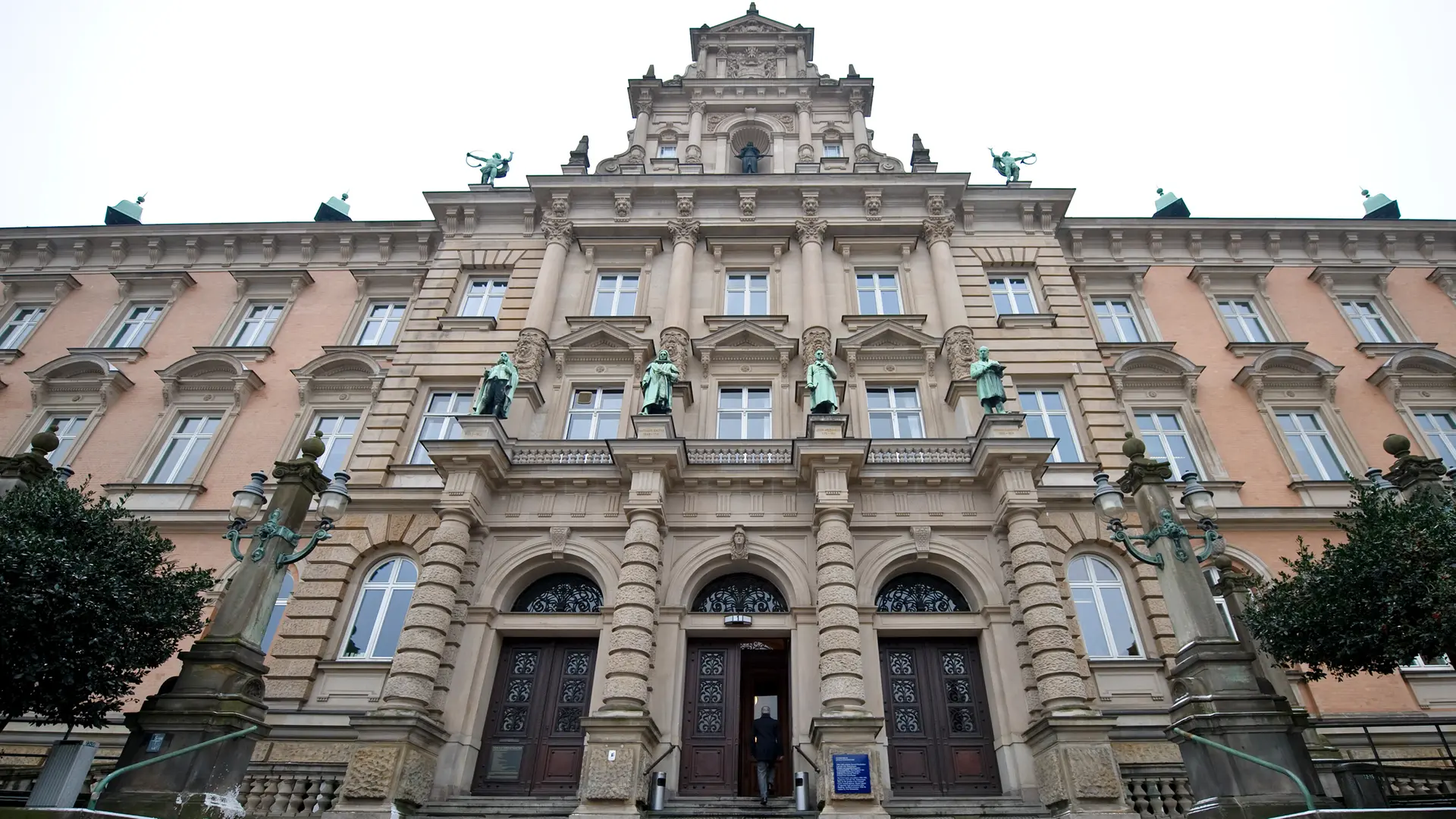 Millionenschaden: Arzt aus Reinbek wegen Betrugs vor Gericht