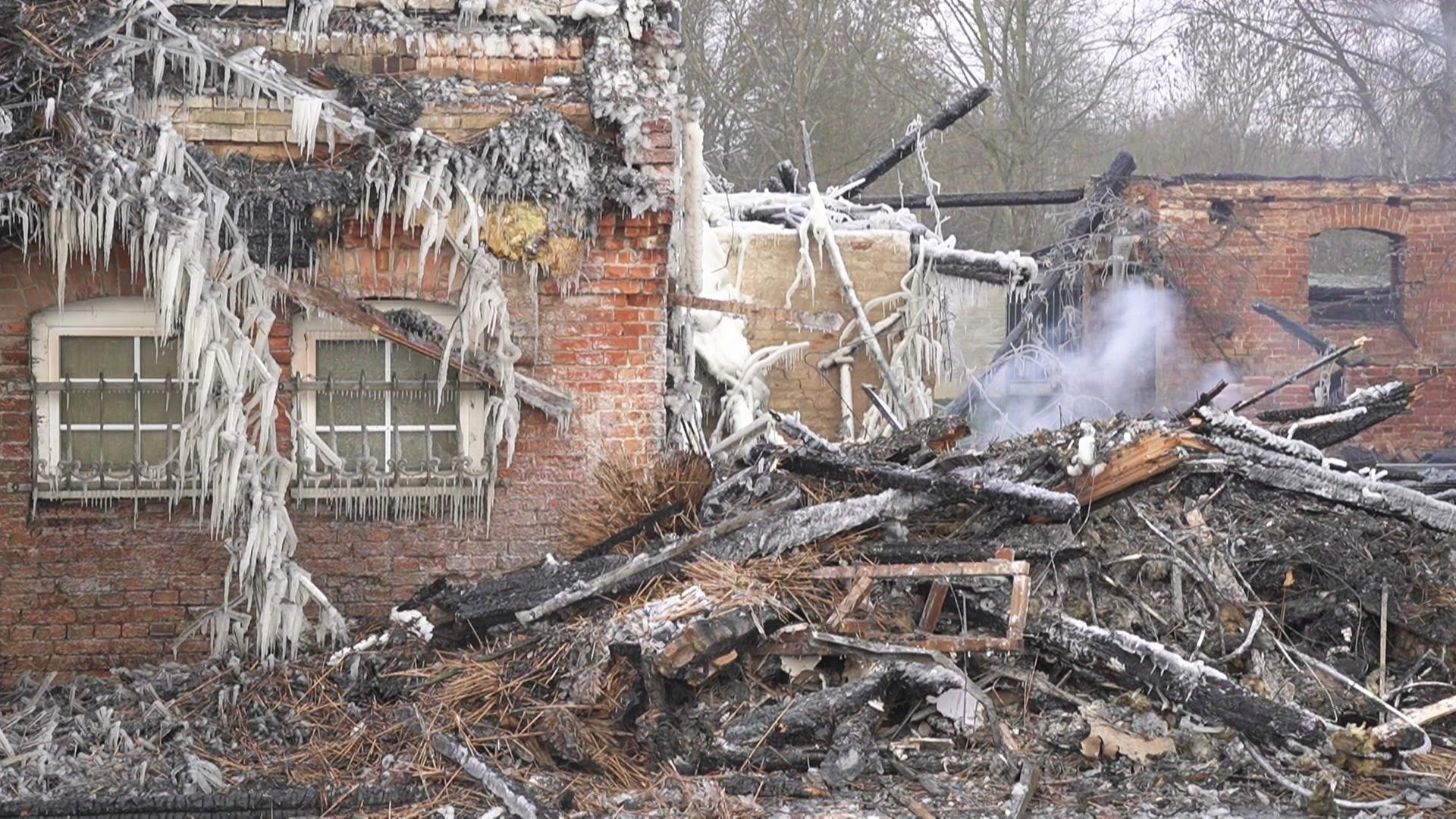 Hanshagen: Millionenschaden bei Brand von Reetdachhaus