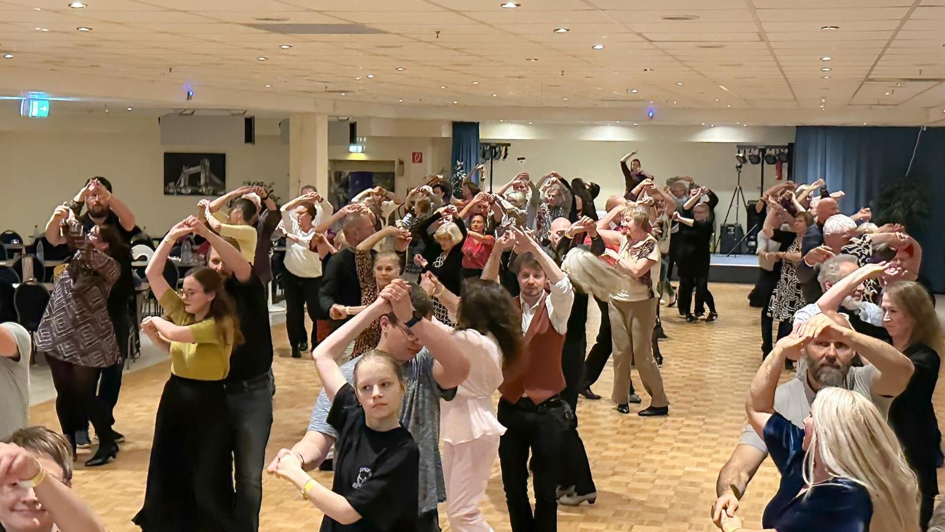 Tanzschule in Wismar: Bachata-Tanzen für Kinder mit Demenz