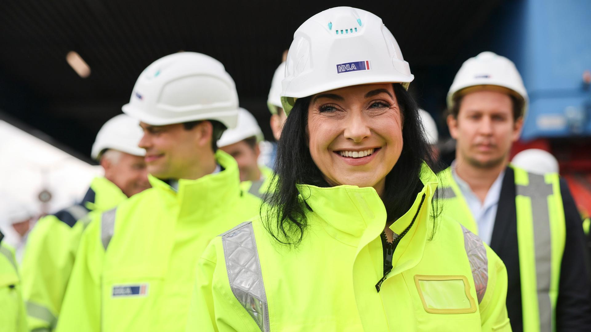 Wirtschaftsministerin Reiche: Lob für den Hamburger Hafen