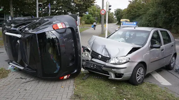Verkehrsunfall mit zwei Personenkraftwagen.