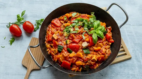 Fideuà: Nudel-Paella mit Meeresfrüchten | ndr.de