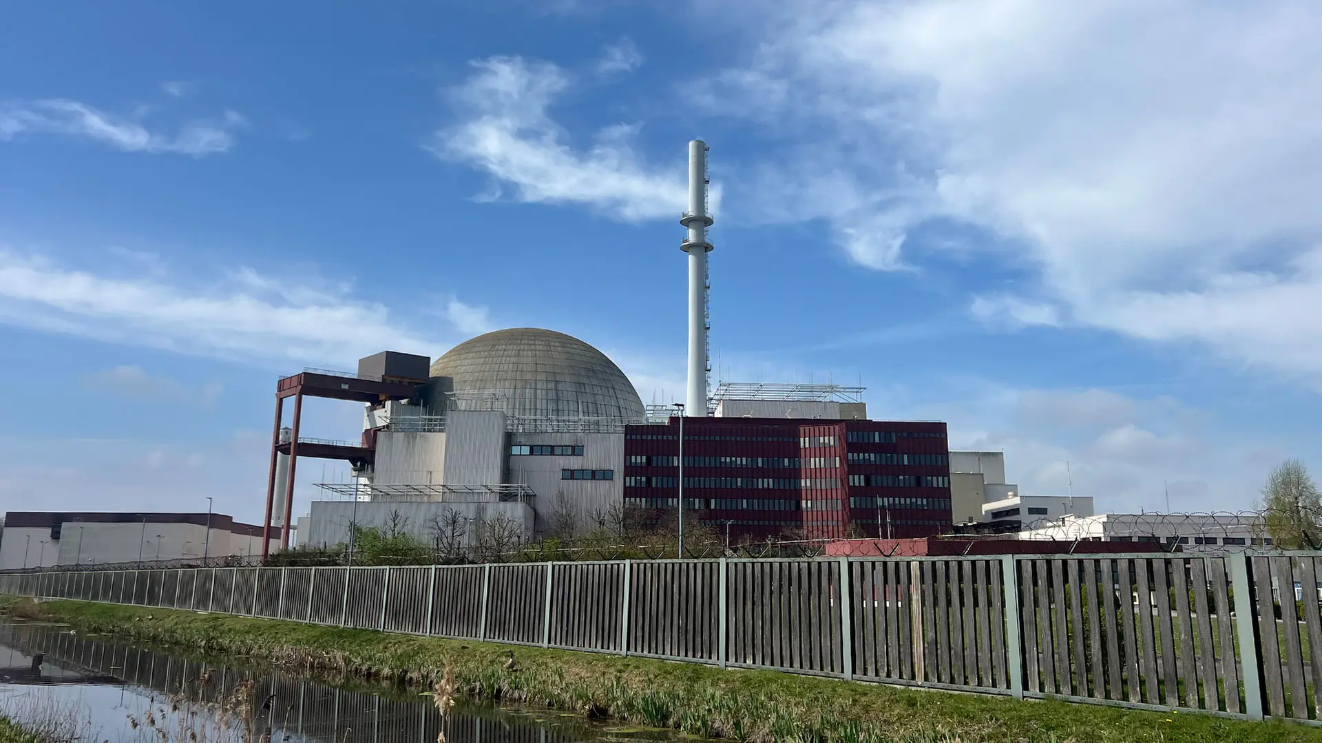 Mahnwache vor AKW: BUND und Grüne erinnern an Tschernobyl