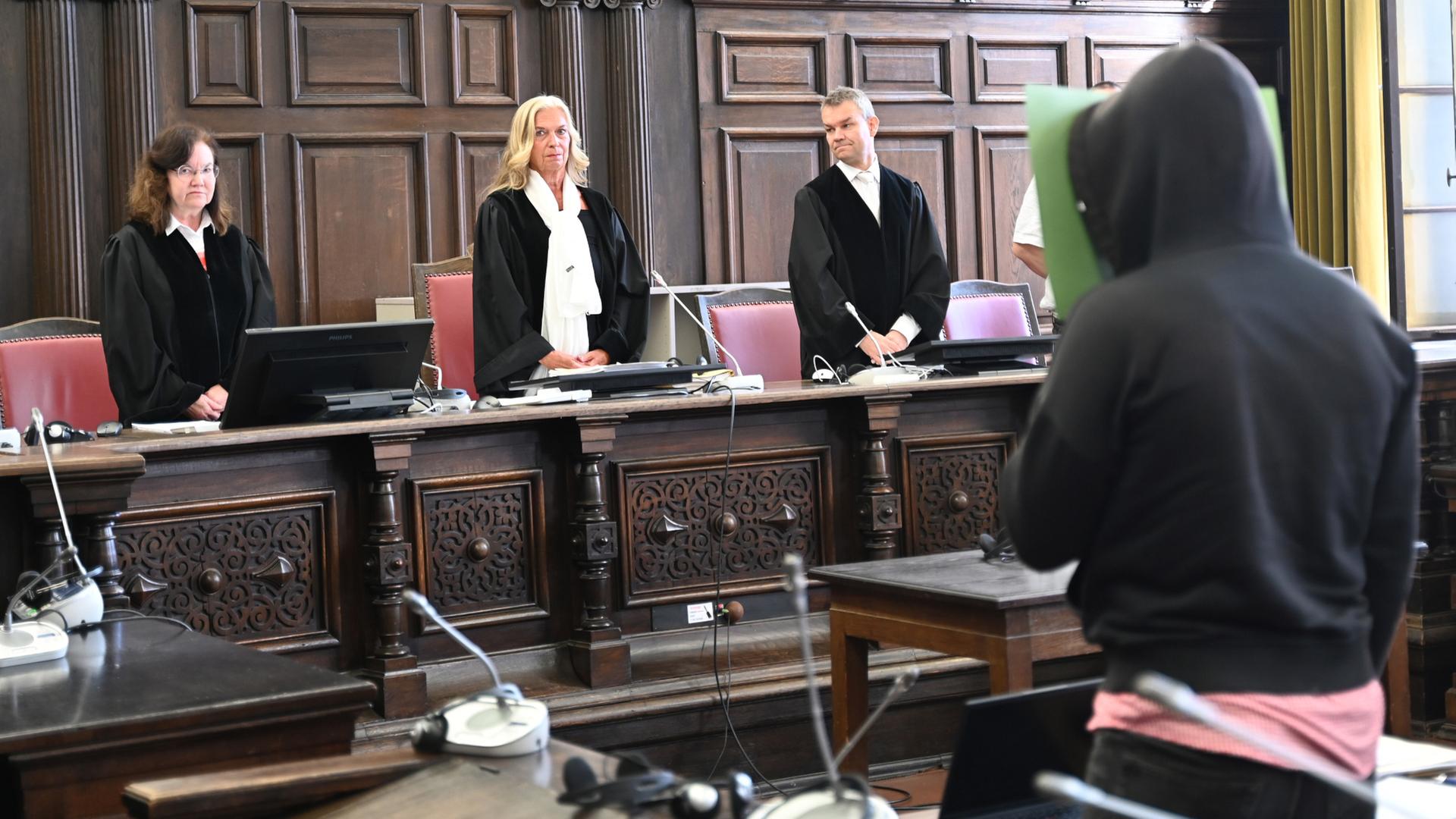 Mutter erstochen: Prozess gegen 25-Jährigen in Hamburg gestartet