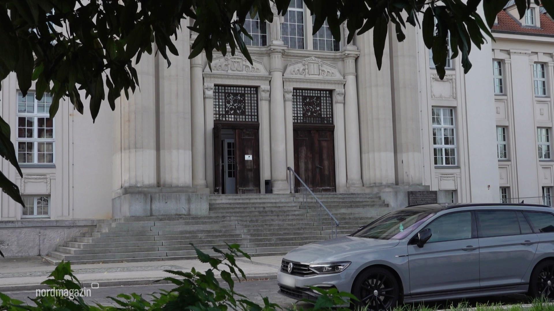 Nach Brand in Straßenbahn in Schwerin: 24-Jähriger vor Gericht